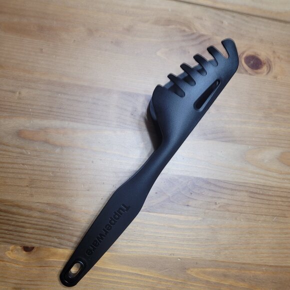 Tupperware Tongs - Picture 4 of 6